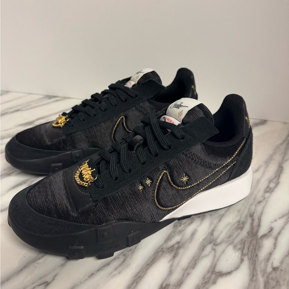 Women’s Nike Waffle Racer 2X Size 9 Black “fortune tellling” NWT